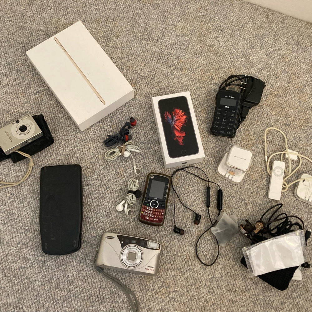 Assorted working and non working electronics and technology.
